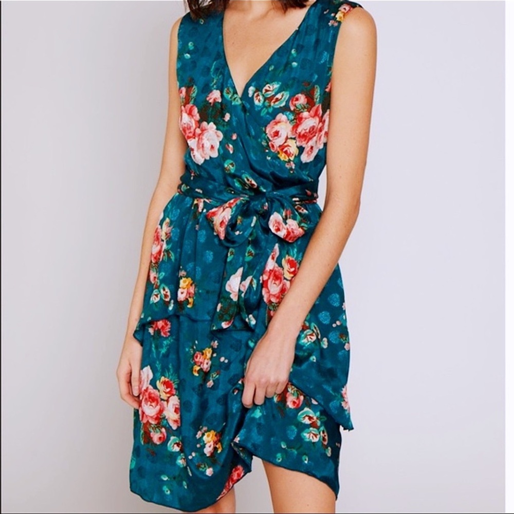 Cloture shop Walter baker green floral deep V dress